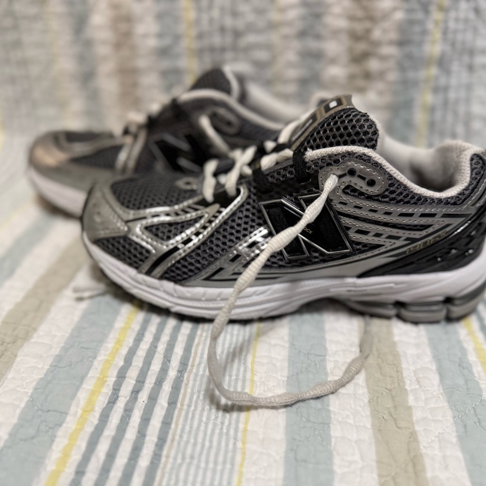 New Balance Men's Running Sneakers - Gray & Black